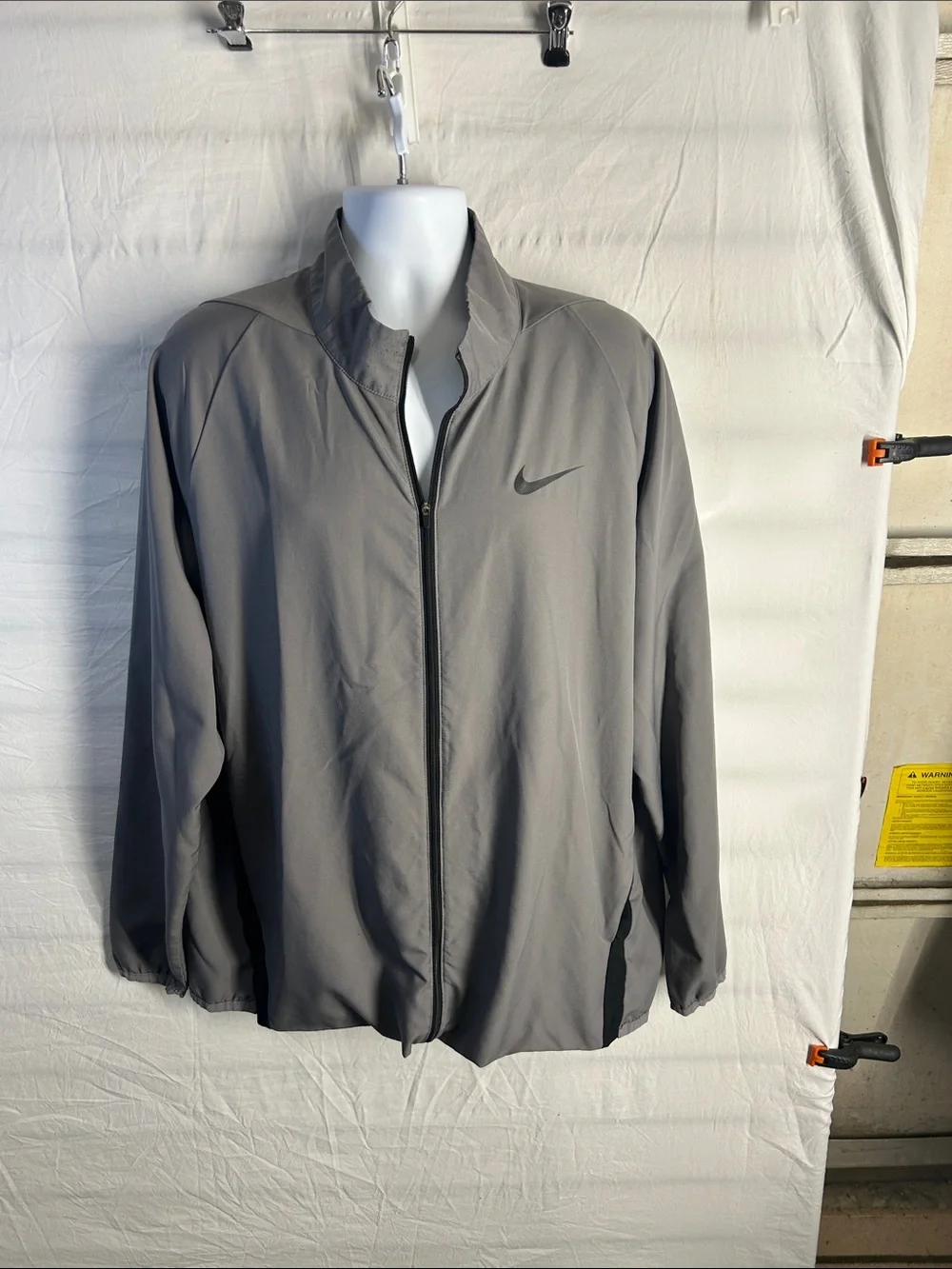 Nike Men’s Gray Full-Zip Performance Jacket